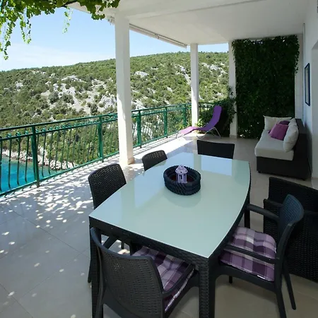 Wonderful Visinisce With Terrace And Sea Views *