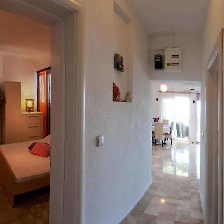 Wonderful Visinisce With Terrace And Sea Views