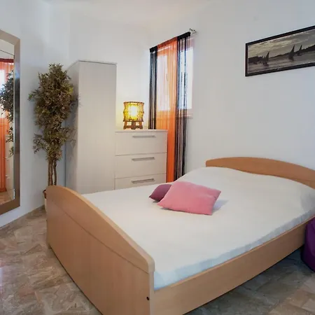 Wonderful Visinisce With Terrace And Sea Views