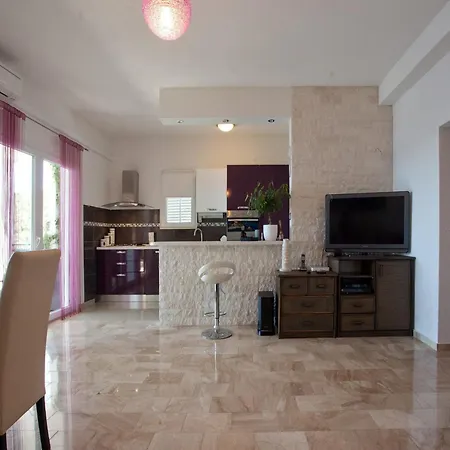 Wonderful Visinisce With Terrace And Sea Views Apartment