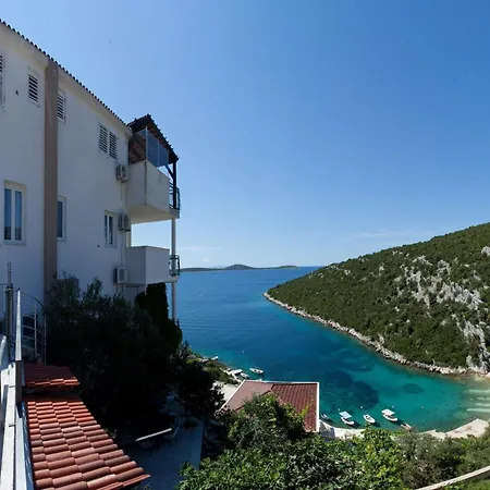Apartment Wonderful Visinisce With Terrace And Sea Views