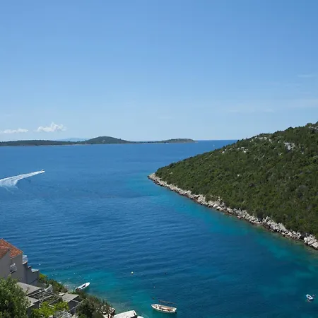 Wonderful Visinisce With Terrace And Sea Views Vinisce