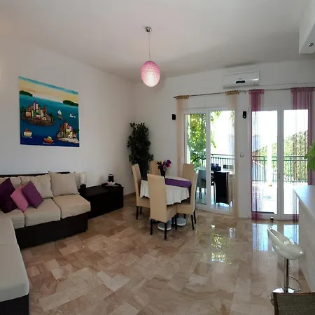 Wonderful Visinisce With Terrace And Sea Views