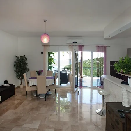 Wonderful Visinisce With Terrace And Sea Views Apartment Vinisce