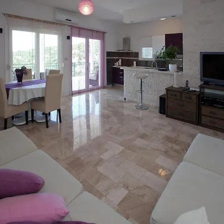 Wonderful Visinisce With Terrace And Sea Views Apartment *