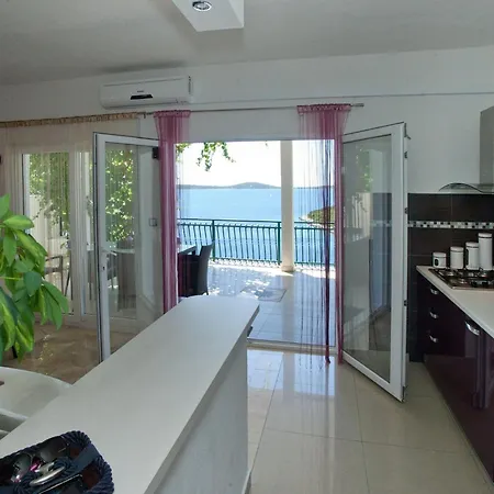 Apartment Wonderful Visinisce With Terrace And Sea Views